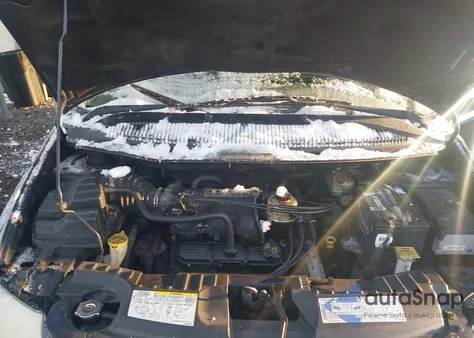 2005 Chrysler Town & Country Touring from USA, damaged, VIN 2C4GP54L85R198268